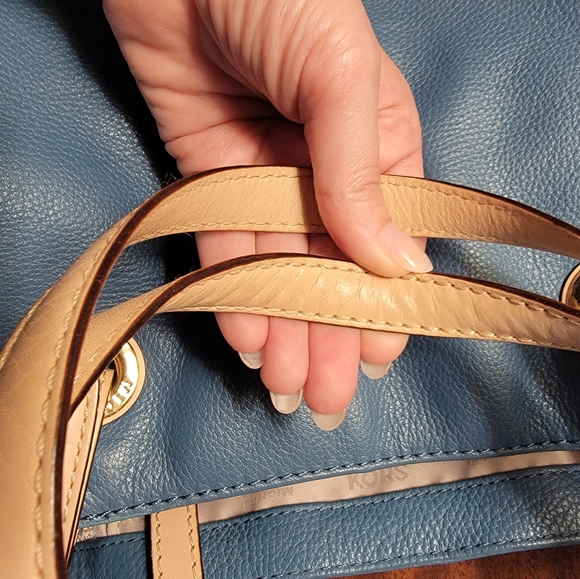 Michael Kors Jet Set Medium Tote Bag - Picture 9 of 10